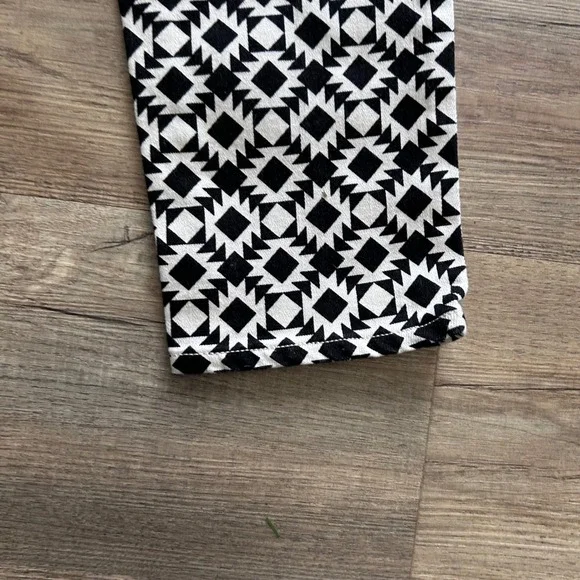 J Crew Stretch Black White Geometric Print Cotton Capri Pants Women's Size 29 - Picture 4 of 8